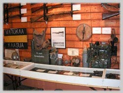 sotavarusteita